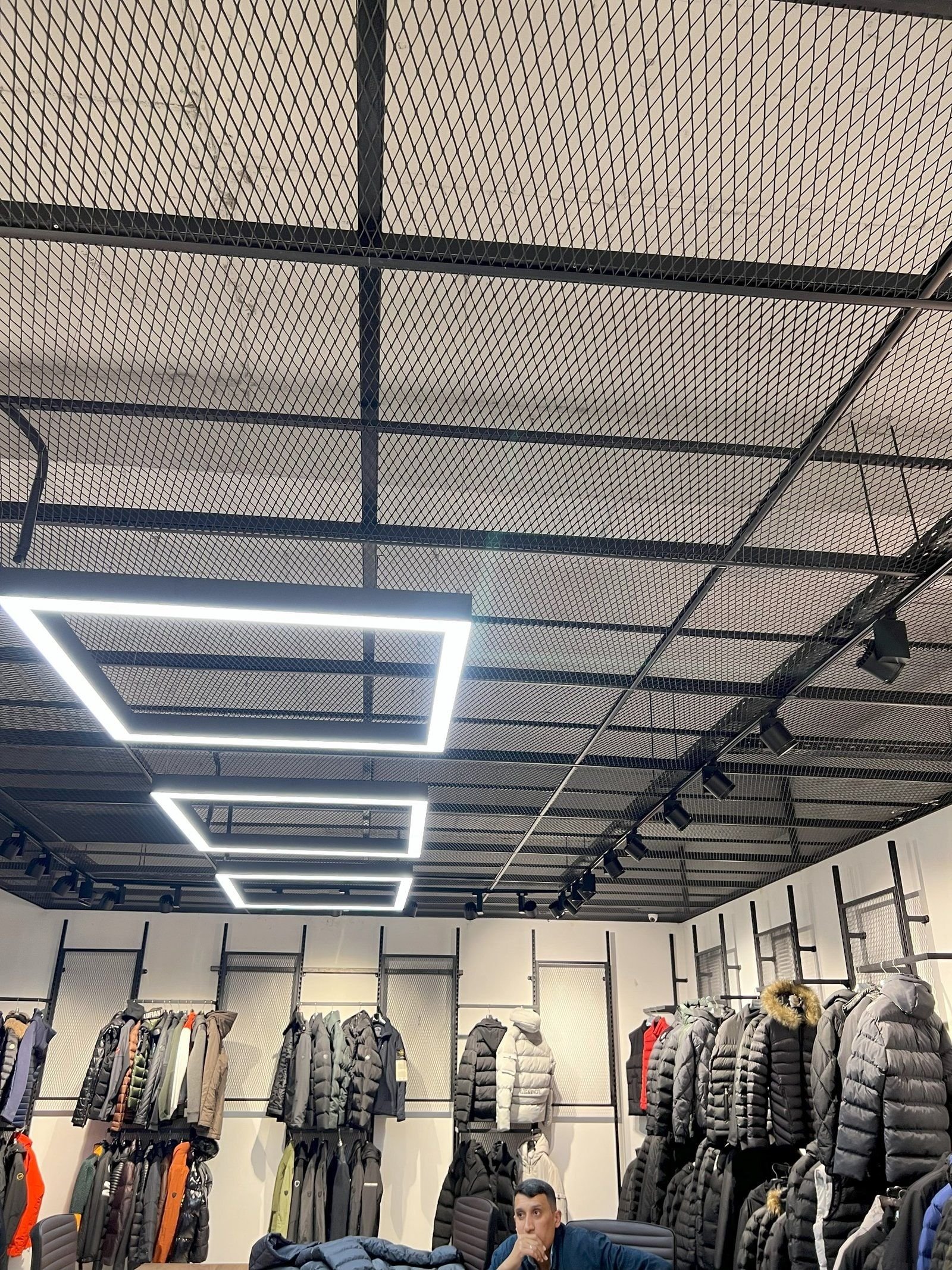 DNG Tekstil showroomunda kare LED aydınlatmalı tavan