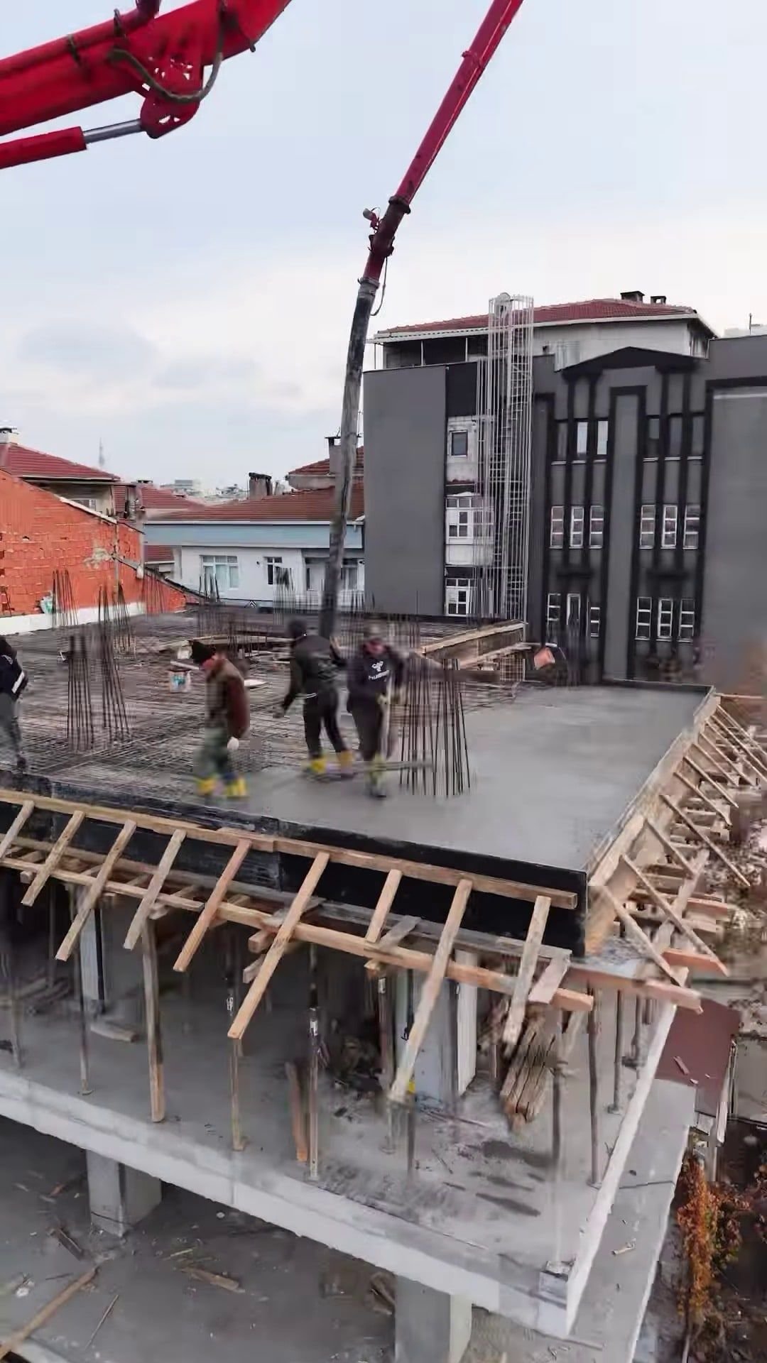 Beton dökümü yapan ekip