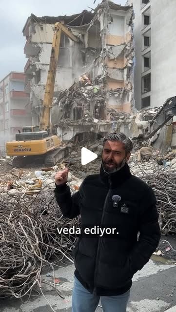 Instagram gönderisi: Bu binada doğdum, bu binada büyüdüm.” diyen maliklerden Rıdvan Özdemir’in 50 yıllık binasında kentsel dönüşüm kapsamınd…